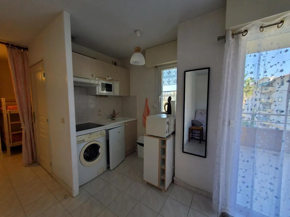 Appartement Port Frejus Rives Latines Studio Cabine 30 M2 4 Pe France